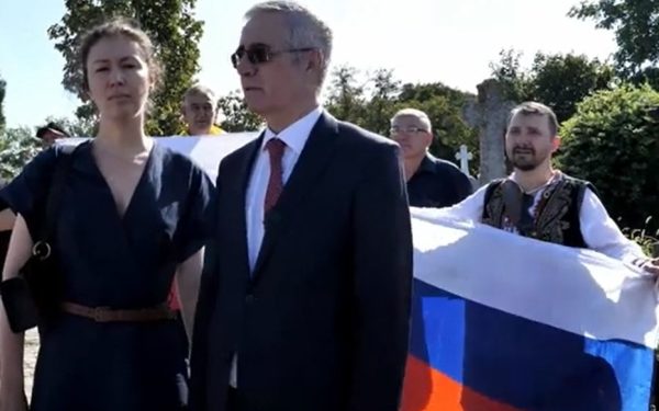 Ambasadorul Rusiei în România avertizează cu privire la riscul instrucțiunii nejustificate a nucleului politic occidental Vladimir Lipaev, ambasadorul Rusiei în România, a făcut recent o declarație răsunătoare în care a atras atenția asupra unui pericol major generat de tendințele unor lideri occidentali, care, în opinia sa, uită riscurile inerente ale armamentului nuclear