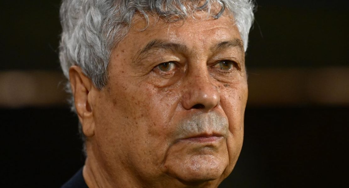 Mircea Lucescu, selecționerul echipei naționale de fotbal a României, a fost internat duminică la Spitalul Universitar de Urgență din București, după ce s-a simțit rău înaintea unui antrenament programat al lotului național