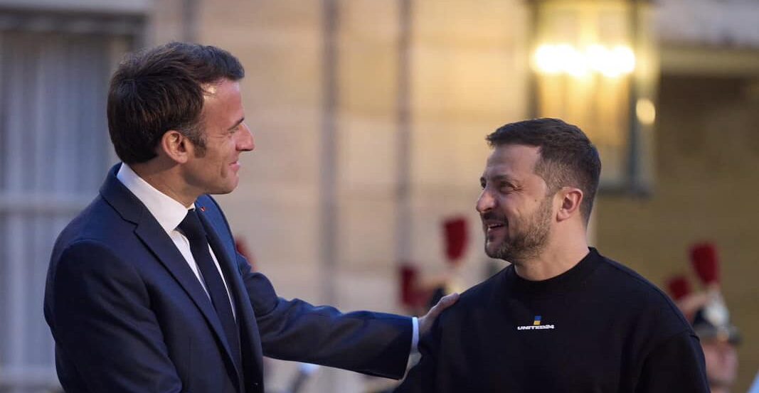 Zelenski se întâlnește vineri cu Macron la Paris
