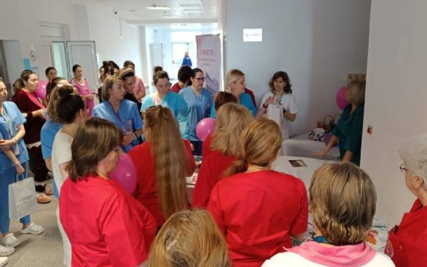 Maternitatea Buzău celebrează feminitatea și devotamentul medical, în pragul Zilei Internaționale a Femeii În pragul Zilei Internaționale a Femeii, unitatea sanitară emblematică a orașului Buzău a sărbătorit valorile esențiale ale feminității, atingând inimile celor implicate în procesul de maternitate și îngrijire