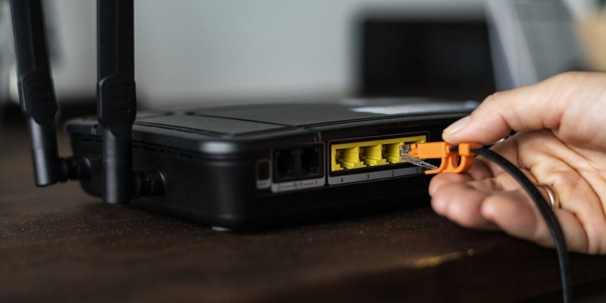Tehnologia comunicațiilor avansează cu pași repezi, marcând o nouă eră în modul în care ne conectăm la internet