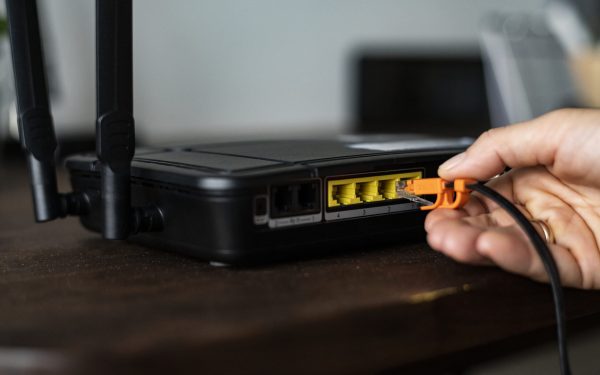 Tehnologia comunicațiilor avansează cu pași repezi, marcând o nouă eră în modul în care ne conectăm la internet