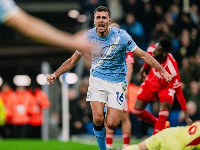 Arsenal câștigă din nou, City și Chelsea remizează, Villa revine de la 0-1