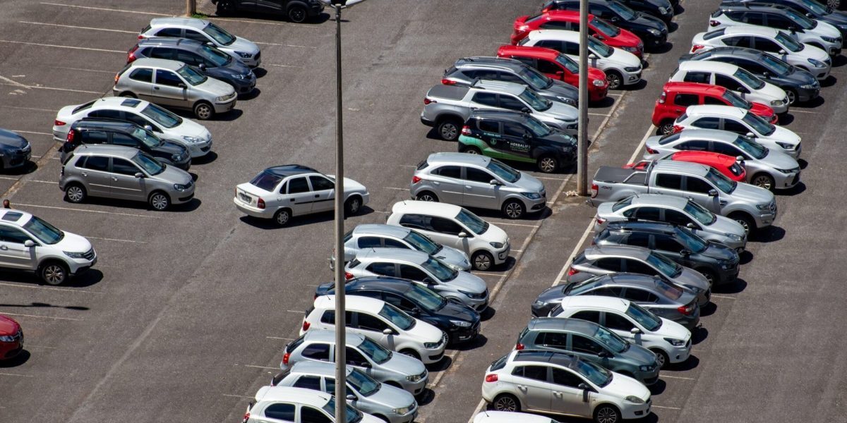 Infrastructura urbană a României, deși a cunoscut unele îmbunătățiri în ultimii ani, continuă să fie vulnerabilă în fața creșterii rapide a parcului auto
