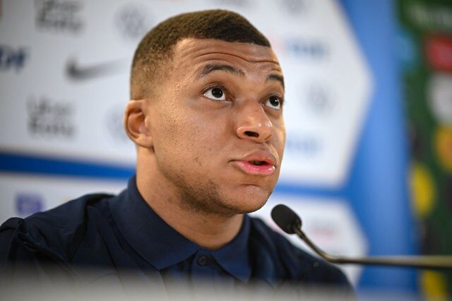 Kylian Mbappe revine pe teren pentru Real Madrid în contextul unei advanced faze a Ligii Campionilor, după o perioadă de absență de trei săptămâni, un restart al prezenței sale pe gazon fiind programat pentru meciul de marți seară împotriva celor de la Manchester City, din manșa secundă a optimilor de finală