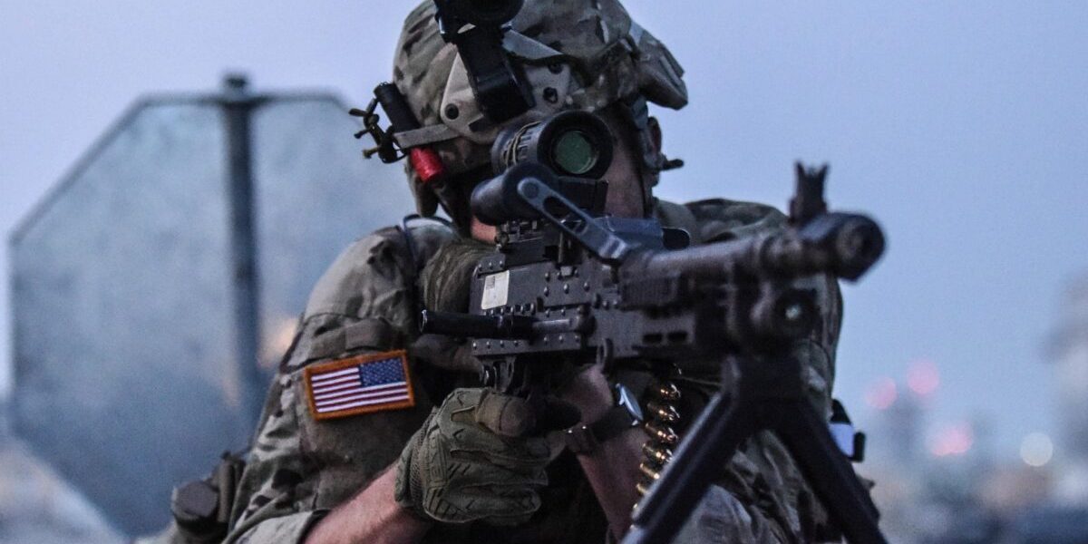Rezultatele unui recent sondaj Reuters-Ipsos revelează un nivel scăzut de sprijin popular pentru operațiunea militară lansată de administrația Donald Trump împotriva Iranului, în contextul în care tensiunile dintre cele două state par să sfideze memorii mai reci ale politicii externe americane