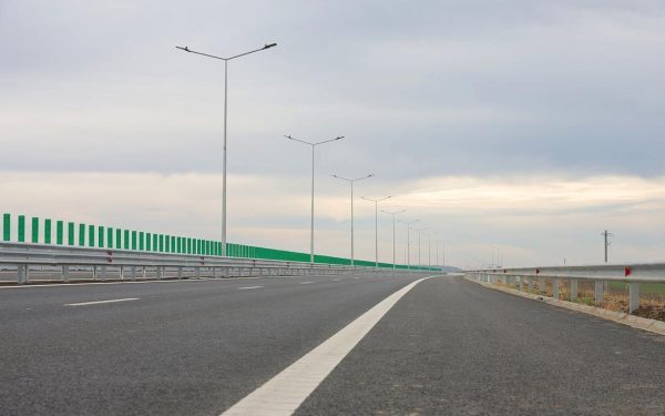 Guvernul României a aprobat recent ratificarea unui contract de finanțare în valoare de 500 de milioane de euro cu Banca Europeană de Investiții (BEI), destinată construcției podului rutier Sibiu-Pitești, un proiect de infrastructură de o importanță strategică pentru țară