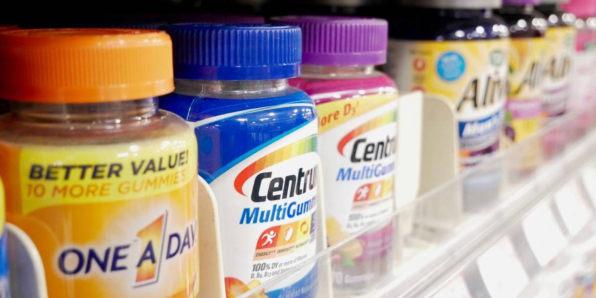 Studiu recent aduce în discuție beneficiile multivitaminelor în procesul de îmbătrânire, sugerând că administrarea lor zilnică poate avea un rol semnificativ în încetinirea ritmului biologic al vampirrilor timpului