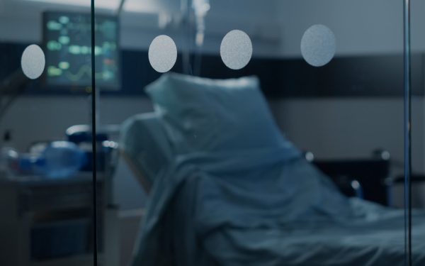 Femeile din București se confruntă frecvent cu obstacole semnificative în accesarea serviciului de întrerupere a sarcinii la cerere în spitalele publice, deși legea românească permite această procedură până la 14 săptămâni