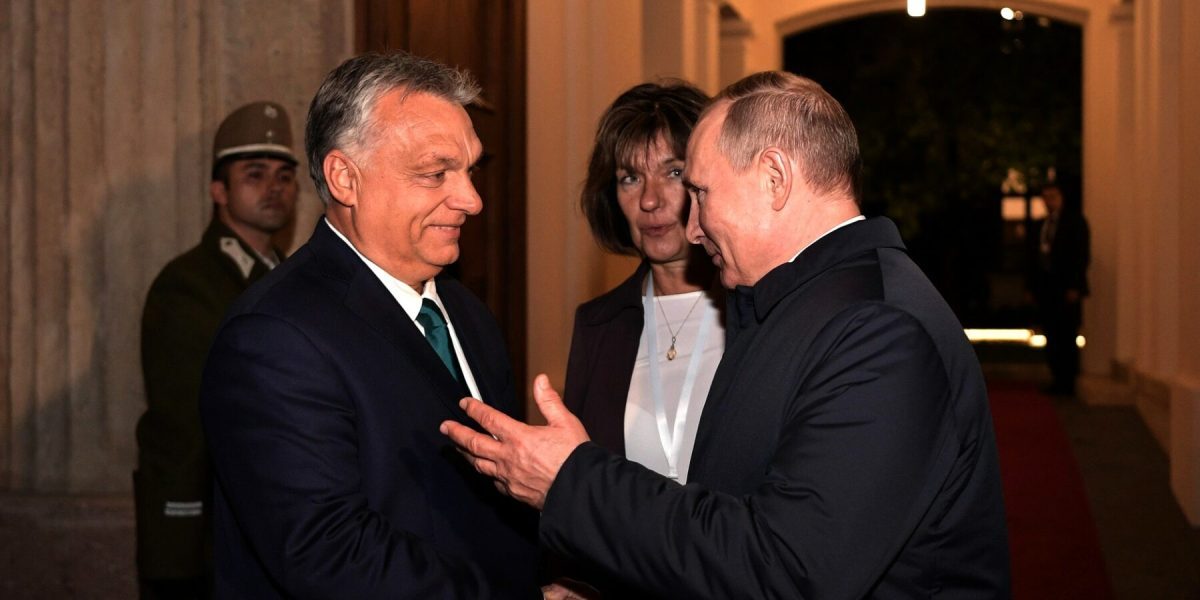 Vladimir Putin face un pas clar spre consolidarea legăturilor cu Budapesta, după ce a ordonat eliberarea a doi prizonieri de război despre care se afirmă că sunt cetățeni cu dublă cetățenie ucraineană și ungară, capturați pe frontul ucrainean