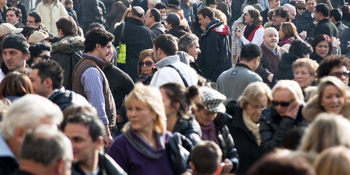 Nemulțumiri în rândul românilor repatriați din Orientul Mijlociu: o situație tensionată și fără sprijin real din partea autorităților Un val de nemulțumiri și acuzații vehemente a izbit comunitatea românească întoarsă din regiunile Orientului Mijlociu, unde mulți dintre aceștia au fost prinși într-un coșmar logistic și administrativ