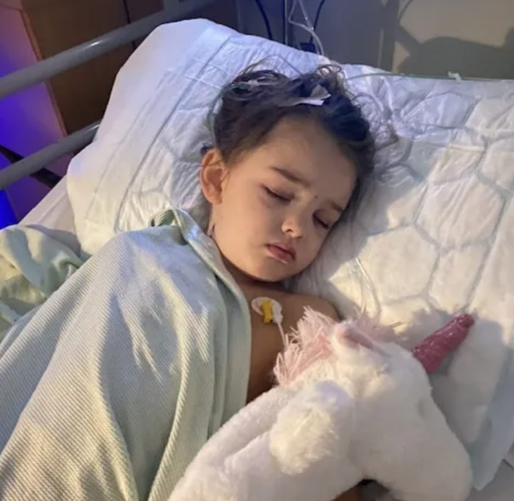 O mamă din Marea Britanie traversează o adevărată tragedie personală, după ce fiica ei a fost diagnosticată cu o formă extrem de rară și agresivă de cancer cerebral