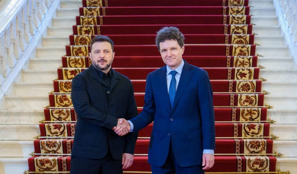 România și Ucraina intensifică parteneriatul strategic: semnarea acordurilor la Cotroceni deschide noi orizonturi economice și militare Într-un moment crucial pentru relansarea cooperării regionale, președinții României și Ucrainei au semnat joi, la Palatul Cotroceni, trei documente-cheie menite să consolideze relațiile bilaterale în domeniile militar, energetic și economic