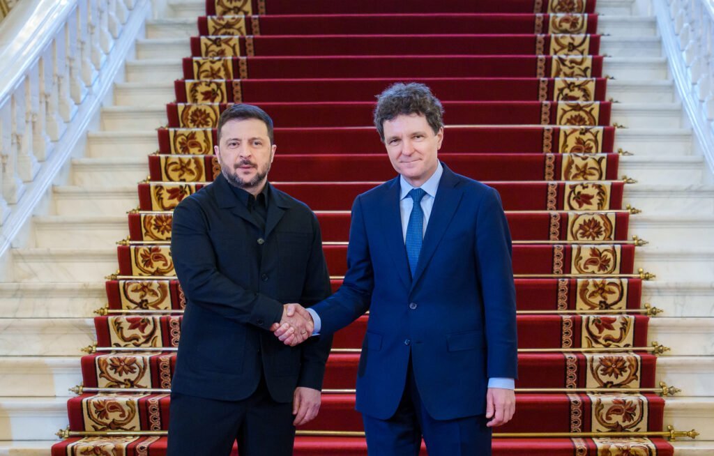 România și Ucraina intensifică parteneriatul strategic: semnarea acordurilor la Cotroceni deschide noi orizonturi economice și militare Într-un moment crucial pentru relansarea cooperării regionale, președinții României și Ucrainei au semnat joi, la Palatul Cotroceni, trei documente-cheie menite să consolideze relațiile bilaterale în domeniile militar, energetic și economic