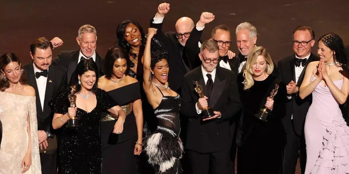 Oscar 2026: un gală plină de emotie, controverse și premiere neașteptate În noaptea de marți spre miercuri, Hollywood a fost martorul unei ediții memorabile a Premiilor Oscar, marcate de tendințe neobișnuite, performanțe remarcabile și controverse aprinse