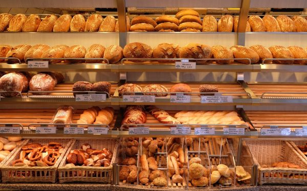 Autoritatea Națională Sanitară Veterinară și pentru Siguranța Alimentelor (ANSVSA) a anunțat recent retragerea voluntară a unor loturi de produse de panificație de la comercializare, pe fondul unor controale riguroase și al unor suspiciuni legate de siguranța alimentară