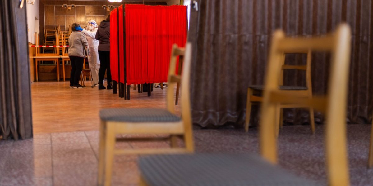 Grecia se confruntă cu o situație neobișnuită: peste 150 de trupuri de victimă a COVID-19 nu s-au descompus după mai bine de cinci ani de la înmormântare Într-un caz care a șocat nu doar autoritățile locale, ci și comunitățile afectate, orașul Kavala din nordul Greciei se pregătește pentru o operațiune de exhumare a aproximativ 150 de trupuri ale victimelor pandemiei COVID-19