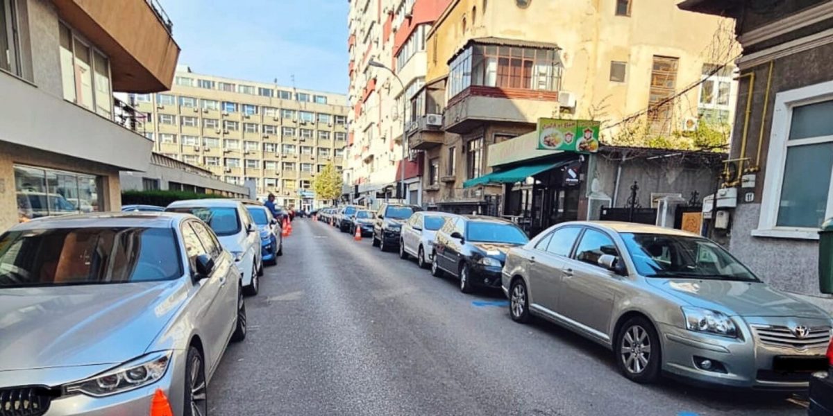 Primăria Capitalei pregătește un proiect controversat care a ajuns pe masa dezbaterii publice, vizând eliminarea facilităților de parcare gratuită pentru vehiculele hibride și electrice înregistrate în București
