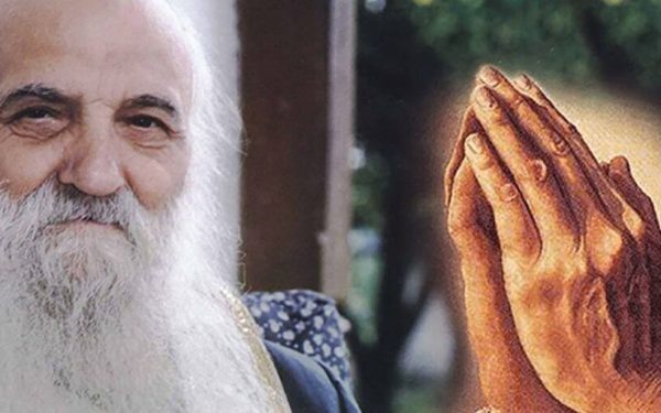 Părintele Ilarion Argatu, unul dintre cei mai renumiți duhovnici ortodocși din România, a lăsat în urmă o comoară de înțelepciune spirituală, învățând credincioșii să distingă adevărul din fața fenomenelor care pot părea mistere sau amenințări nevăzute