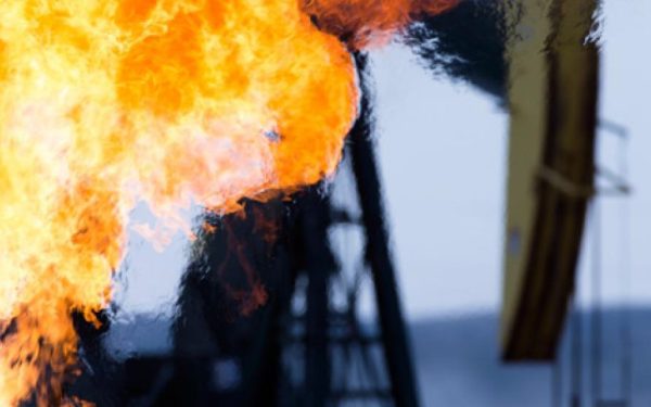 Prețurile la petrol ating noi maxime, stocurile europene sunt suficiente, dar incertitudinile geopolitice cresc temerile pe piețele energetice Pe fondul creșterii semnificative a prețurilor la petrol, piețele internaționale sunt în alertă, în timp ce oficialii europeni asigură că stocurile de energie sunt încă suficiente pentru a acoperi nevoile consumatorilor medii