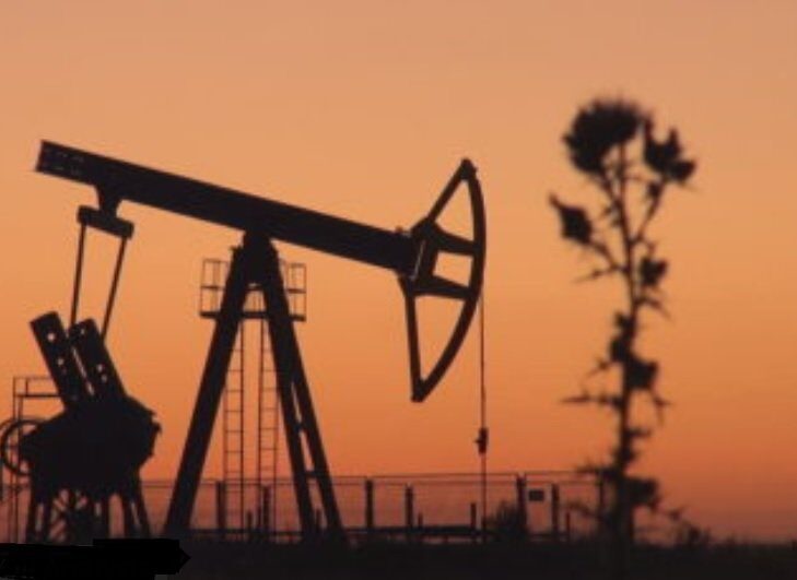Prețul petrolului scade din nou sub pragul de 100 de dolari pe baril, în contextul tensiunilor geopolitice și al eforturilor globale de stabilizare a pieței energetice