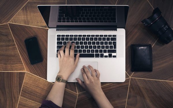 Laptopurile, unele dintre cele mai utilizate dispozitive moderne, devin tot mai eficiente și durabile, însă timpul își pune inevitabil amprenta asupra lor