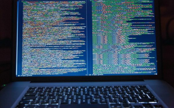 Ministerul Afacerilor Externe (MAE) a confirmat recent că platformele digitale ale instituției au fost ținta unui atac cibernetic de tip DDoS, care a cauzat temporar încetiniri și indisponibilitate pentru anumite perioade