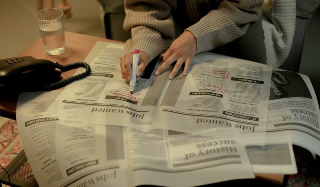 România a emis peste 23.500 de avize de muncă pentru străini în primele două luni ale anului 2023, o creștere semnificativă în contextul eforturilor guvernamentale de a atrage forță de muncă din străinătate în perioade marcate de deficit acut pe piața muncii