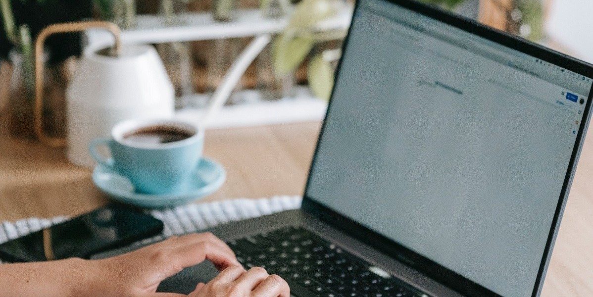 Educația digitală, cea mai mare vulnerabilitate în era informației Într-o lume în care tehnologia devine tot mai integrată în viața cotidiană, vulnerabilitățile legate de educația digitală a cetățenilor reprezintă cea mai mare provocare pentru autorități