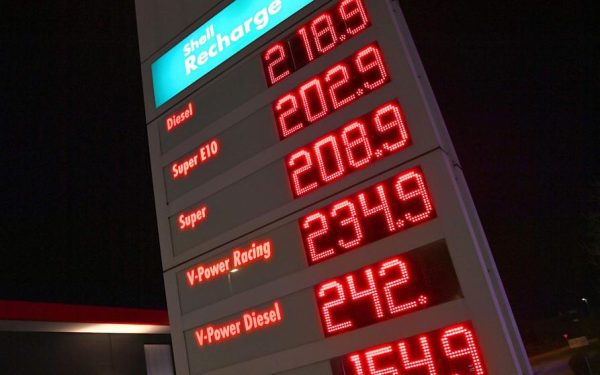 Guvernul Germaniei a inițiat o măsură fără precedent menită să limiteze creșterea prețurilor la pompă, în contextul dificultăților generate de fluctuațiile pieței energetice