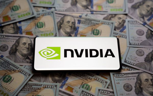 Nvidia, liderul mondial în tehnologia procesoarelor grafice, anunță o creștere exponențială a cererii pentru infrastructură destinată inteligenței artificiale, estimând comenzi totale de aproape un trilion de dolari pentru cele mai recente platforme, Blackwell și Vera Rubin, până în 2027