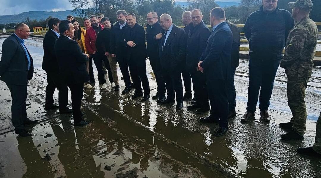 Deschiderea oficială a noului pod peste Tisa, un punct crucial pentru relațiile bilaterale Româno-Ucrainene Un proiect de lungă durată, menit să îmbunătățească conexiunile comerciale și turistice între România și Ucraina, se apropie de finalizare