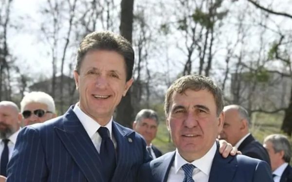 Gică Popescu, președintele clubului Farul Constanța, a făcut recent o incursiune în trecutul său de jucător, amintind un episod memorabil din perioada în care a fost coleg cu Gheorghe Hagi la Galatasaray