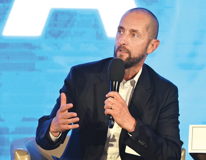 Din ascunzătoarele industriei românești, un nume precum Gheorghe Ciubotaru și compania sa, Electroalfa din Botoşani, profită de oportunitatea listării la bursă pentru a-și justifica statutul de performeri neașteptați pe piața de capital