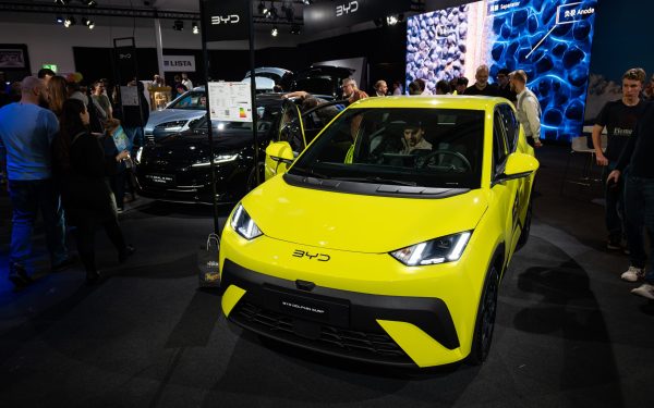 Producătorul auto chinez BYD traversează o perioadă dificilă, marcând cea mai mare scădere a vânzărilor din ultimii cinci ani