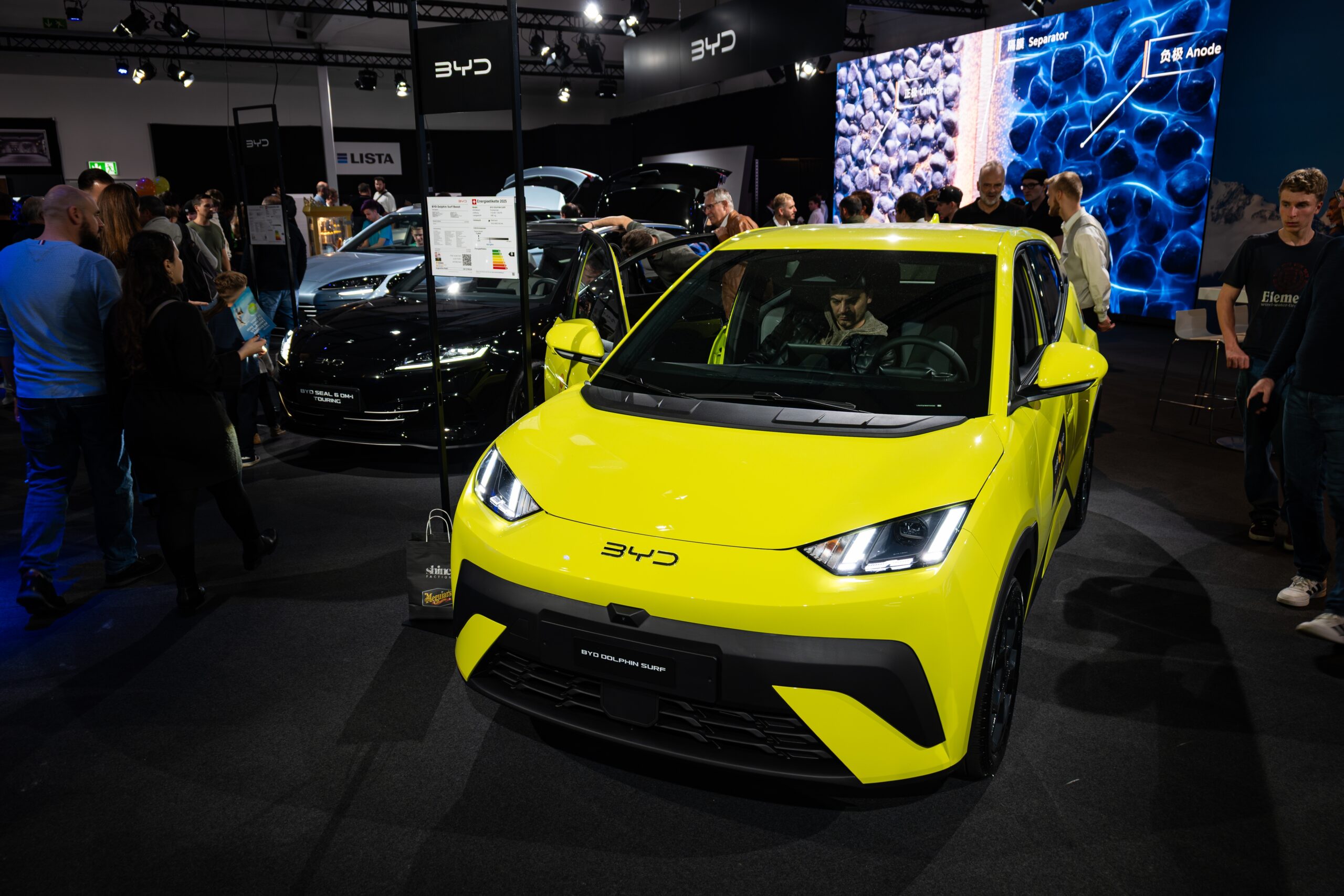 Producătorul auto chinez BYD traversează o perioadă dificilă, marcând cea mai mare scădere a vânzărilor din ultimii cinci ani