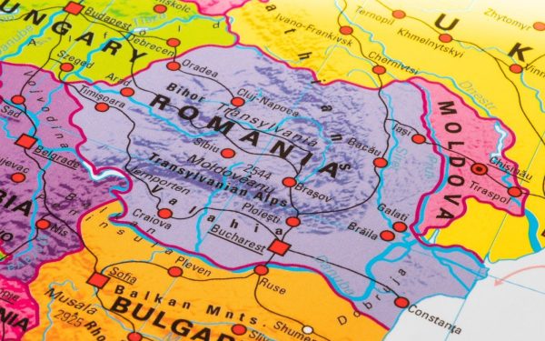 România deține, oficial, peste 5.000 de adăposturi și buncăre destinate protecției populației în cazul unor situații de urgență, însă doar pentru o fracțiune din locuitorii țării, ceea ce ridică semne de întrebare cu privire la eficiența și modernizarea sistemului de protecție civilă