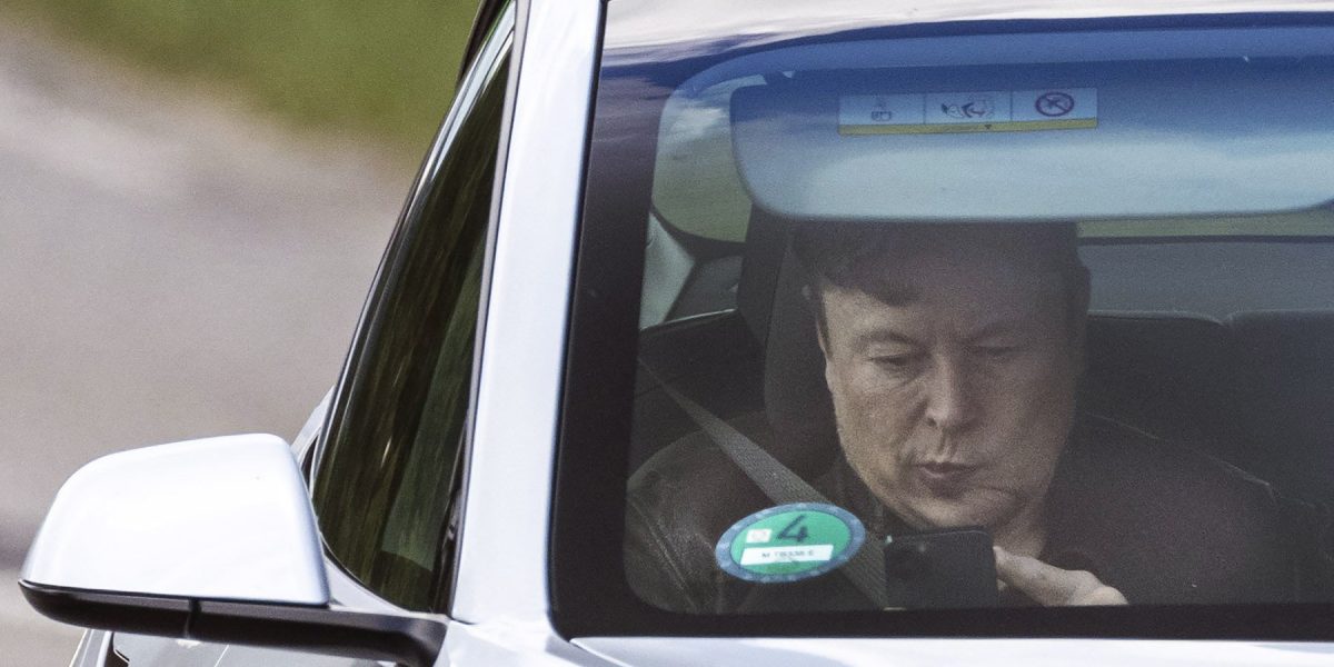 Tesla pășește în arena energiei din Marea Britanie, extinzându-și activitatea dincolo de domeniul mașinilor electrice