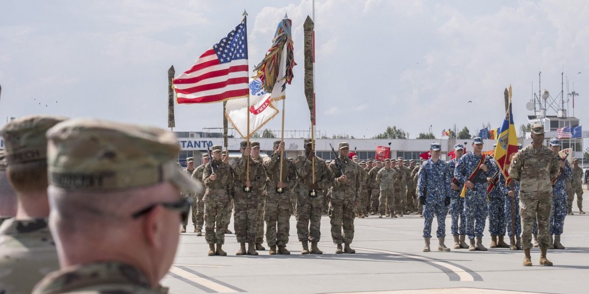 Discuții aprinse la București despre dislocarea trupelor americane pe teritoriul României Decizia Consiliului Suprem de Apărare a Țării (CSAT) de a autoriza utilizarea temporară a bazelor militare românești pentru forțe americane a reaprins dezbaterile despre rolul și limitele implicării României în contextul războiului din Iran și al alianțelor internaționale