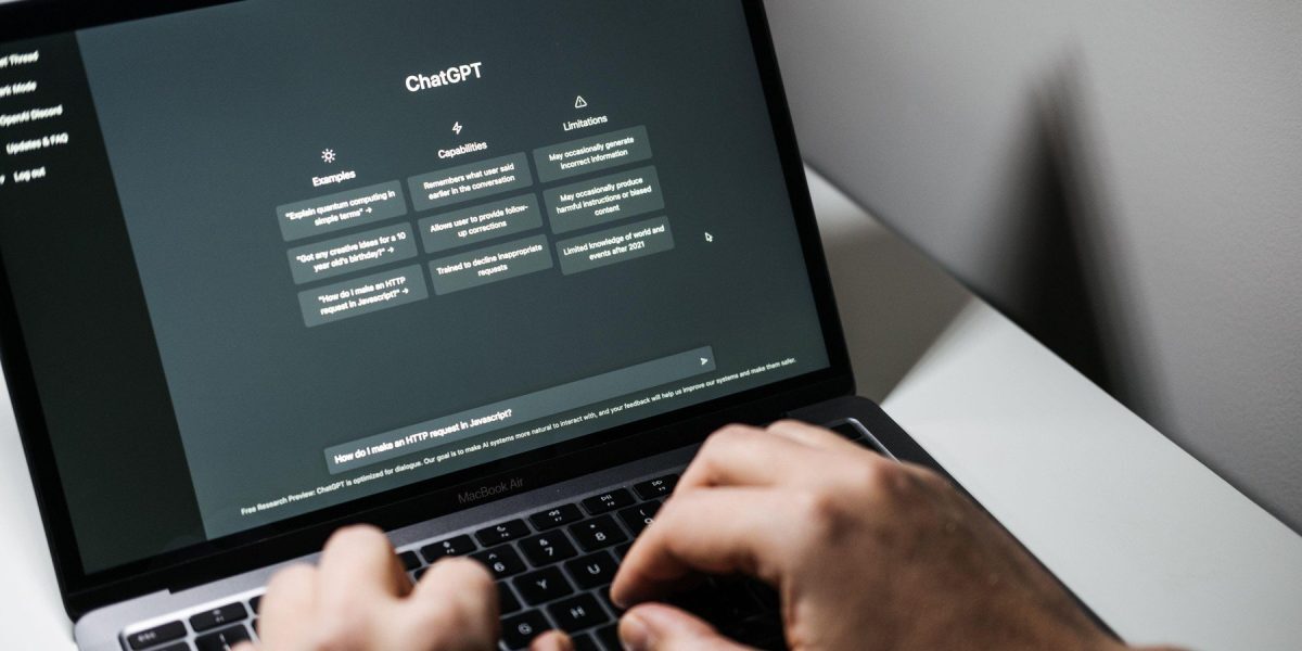 Pornind de la afirmațiile recente ale OpenAI, peste 230 de milioane de utilizatori vorbesc săptămânal cu ChatGPT pentru sfaturi referitoare la sănătate, de la verificarea siguranței alimentelor, gestionarea alergiilor, până la remedii pentru răceli