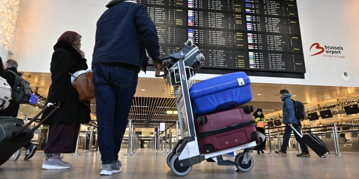 Greva națională din Belgia perturbă transporturile și atrage atenția asupra siguranței cetățenilor români Joi, Belgia se confruntă cu o grevă națională anunțată care promite să influenceze puternic circulația și mobilitatea în principalele regiuni ale țării