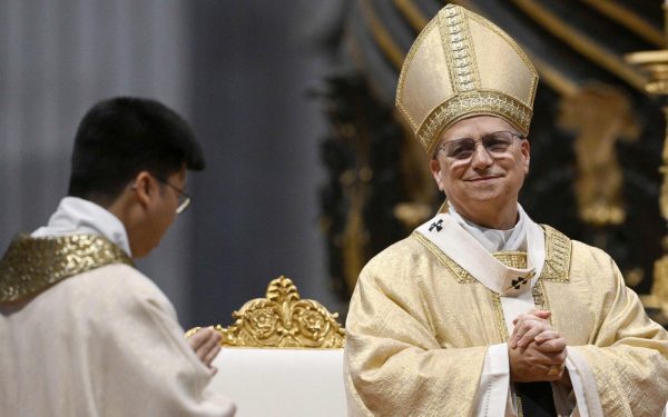 Papa Leon al XIV-lea face un apel emoționant pentru încetarea conflictului din Iran Papa Leon al XIV-lea a lansat duminică un apel umanitar aparținând faptului că în această perioadă de tensiune intensificată în Iran, zona se confruntă cu o violență asperă și cu pierderi umane din ce în ce mai grave