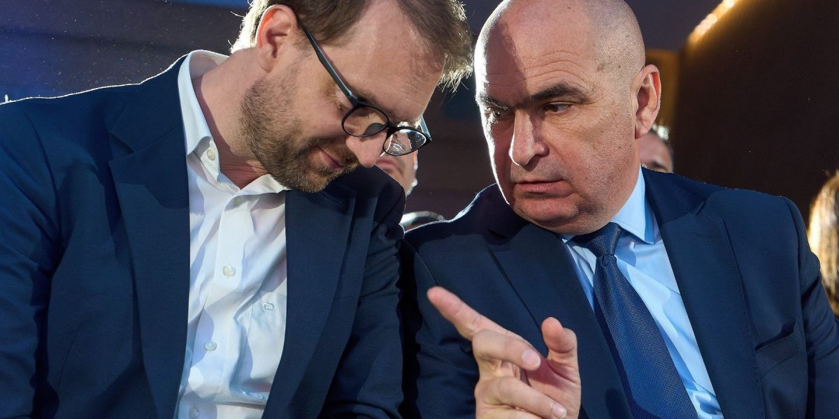 USR își reevaluează poziția de guvernare, în contextul tensiunilor interne și al viitoarelor decizii politice Decizia de a retrage miniștri USR din guvern a devenit recent subiect de dezbatere intensă în spațiul politic românesc, pe măsură ce membrii formațiunii își reevaluează poziția față de parteneriatul cu coaliția de la București