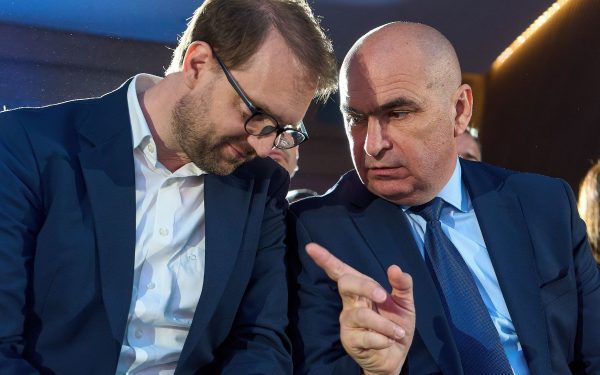 USR își reevaluează poziția de guvernare, în contextul tensiunilor interne și al viitoarelor decizii politice Decizia de a retrage miniștri USR din guvern a devenit recent subiect de dezbatere intensă în spațiul politic românesc, pe măsură ce membrii formațiunii își reevaluează poziția față de parteneriatul cu coaliția de la București