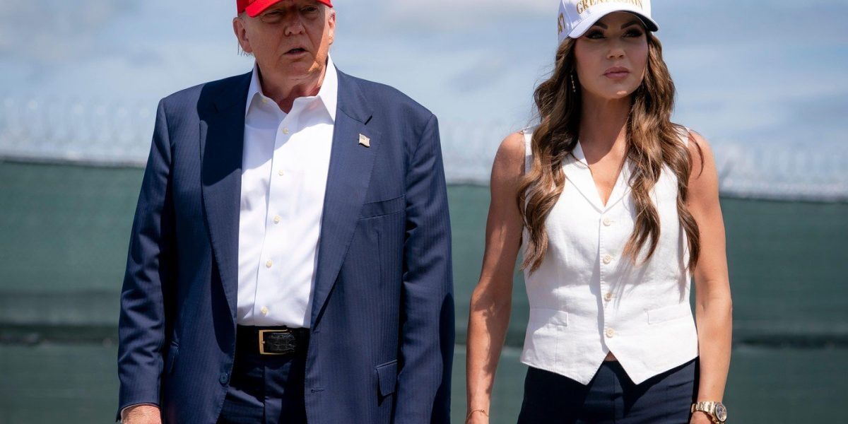 Kristi Noem, una dintre cele mai proeminente figuri din administrația Donald Trump și un fervent susținător al politicilor MAGA, a anunțat oficial plecarea din Departamentul pentru Securitate Internă al Statelor Unite