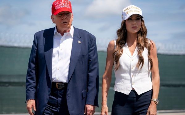 Kristi Noem, una dintre cele mai proeminente figuri din administrația Donald Trump și un fervent susținător al politicilor MAGA, a anunțat oficial plecarea din Departamentul pentru Securitate Internă al Statelor Unite