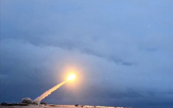 Iranul a lansat, în cursul zilei de ieri, două rachete balistice cu rază medie de acțiune, vizând baza militară comună a SUA și Marii Britanii de la Diego Garcia, o insulă strategică situată în Oceanul Indian