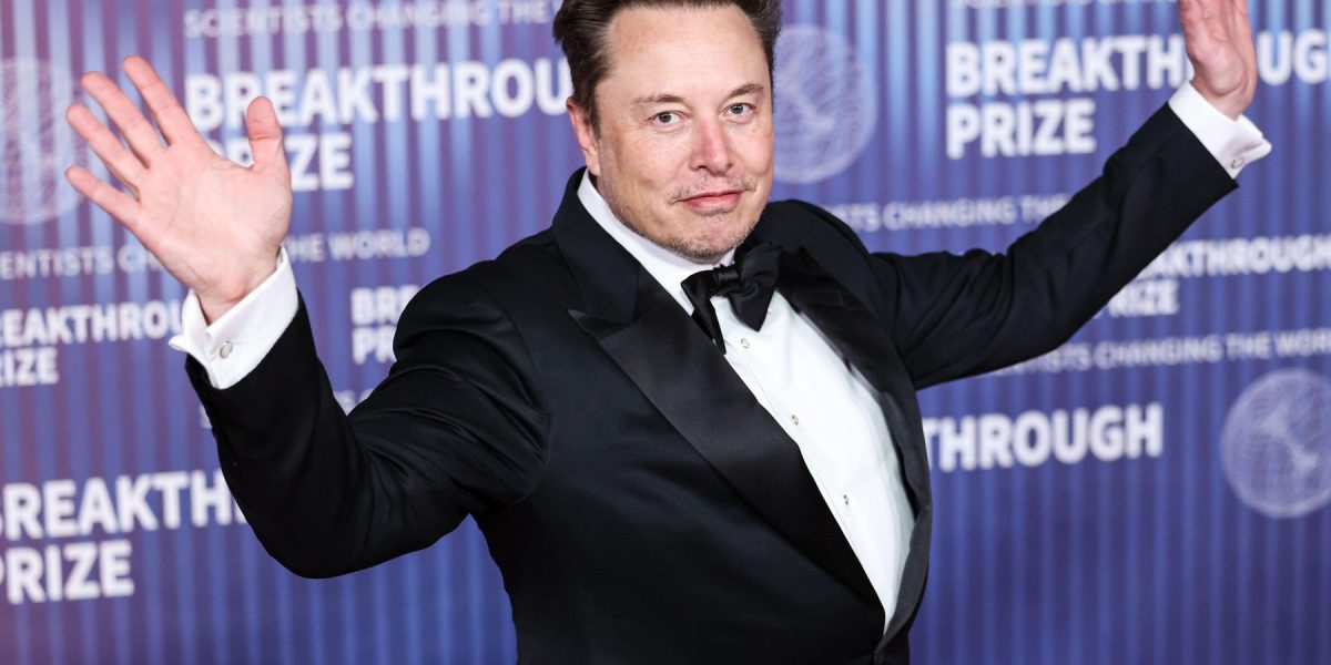 Elon Musk consolidă puterea în frontierele tehnologice: SpaceX și xAI, un pas strategic către fuziunea inteligenței artificiale și explorarea spațiului Elon Musk, unul dintre cei mai remarcabili antreprenori și inovatori ai zilelor noastre, a făcut recent un anunț care zguduie lumea tehnologică și spațială: compania sa, SpaceX, a achiziționat startup-ul de inteligență artificială, xAI, într-o tranzacție care stabilește un nou standard în domeniu