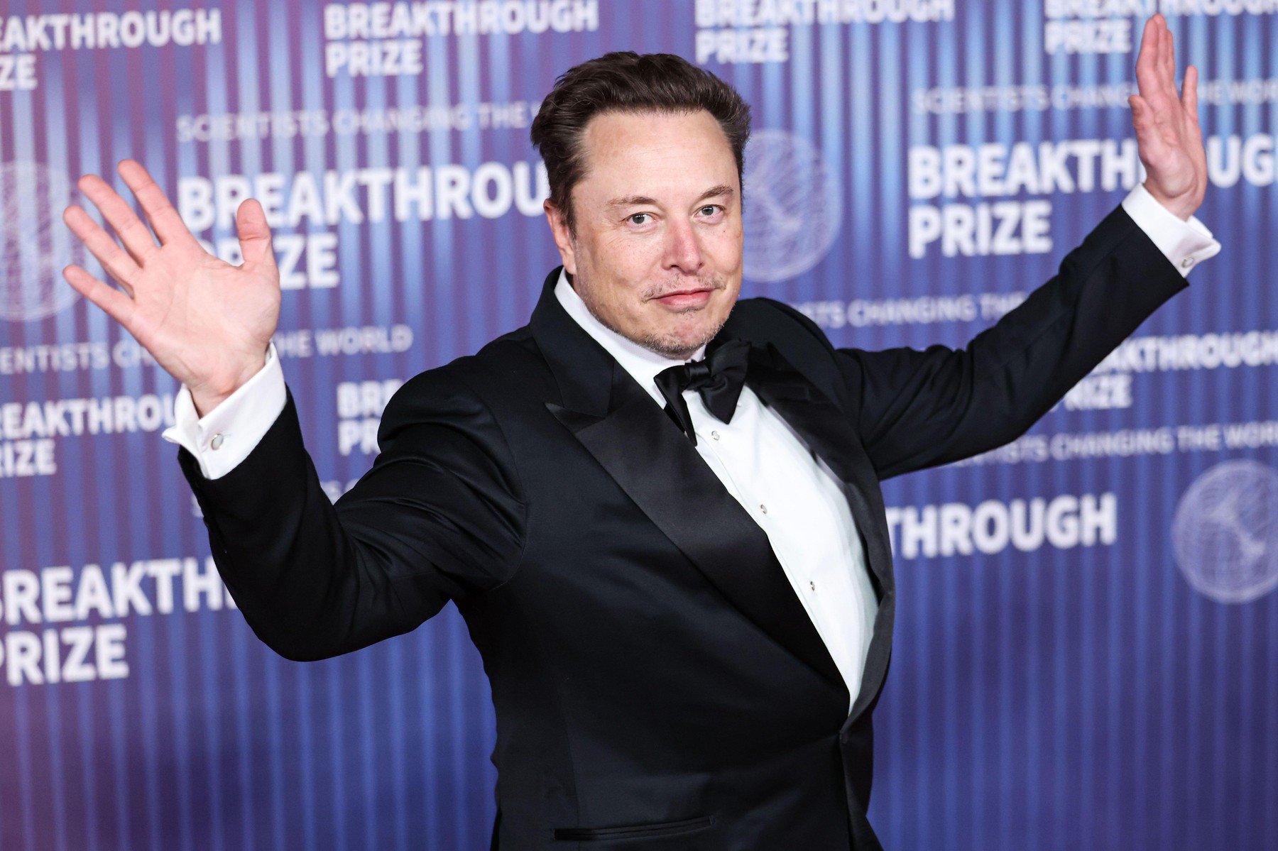 Elon Musk consolidă puterea în frontierele tehnologice: SpaceX și xAI, un pas strategic către fuziunea inteligenței artificiale și explorarea spațiului Elon Musk, unul dintre cei mai remarcabili antreprenori și inovatori ai zilelor noastre, a făcut recent un anunț care zguduie lumea tehnologică și spațială: compania sa, SpaceX, a achiziționat startup-ul de inteligență artificială, xAI, într-o tranzacție care stabilește un nou standard în domeniu