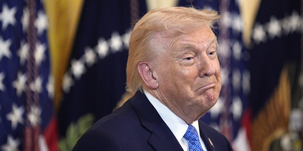 Donald Trump sugerează implicarea limitată a Rusiei în sprijinul Iranului, în contextul tensiunilor din Orientul Mijlociu Președintele american Donald Trump a lansat, recent, o sugestie controversată privind culoarul de sprijin pe care Rusia l-ar putea oferi Teheranului în actualul conflict tensionat între Statele Unite și Iran